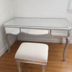 Mirrored Vanity Table with Bench – 3 Drawers
