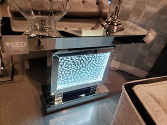 LED Mirror console or sofa table. Apply in our website to get financing approval very fast 📱💻🖥