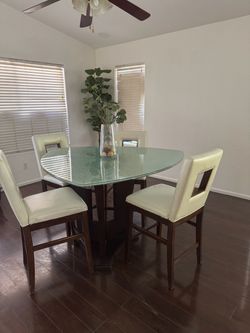 $40 Glass Top Dining Table with 4 Chairs
