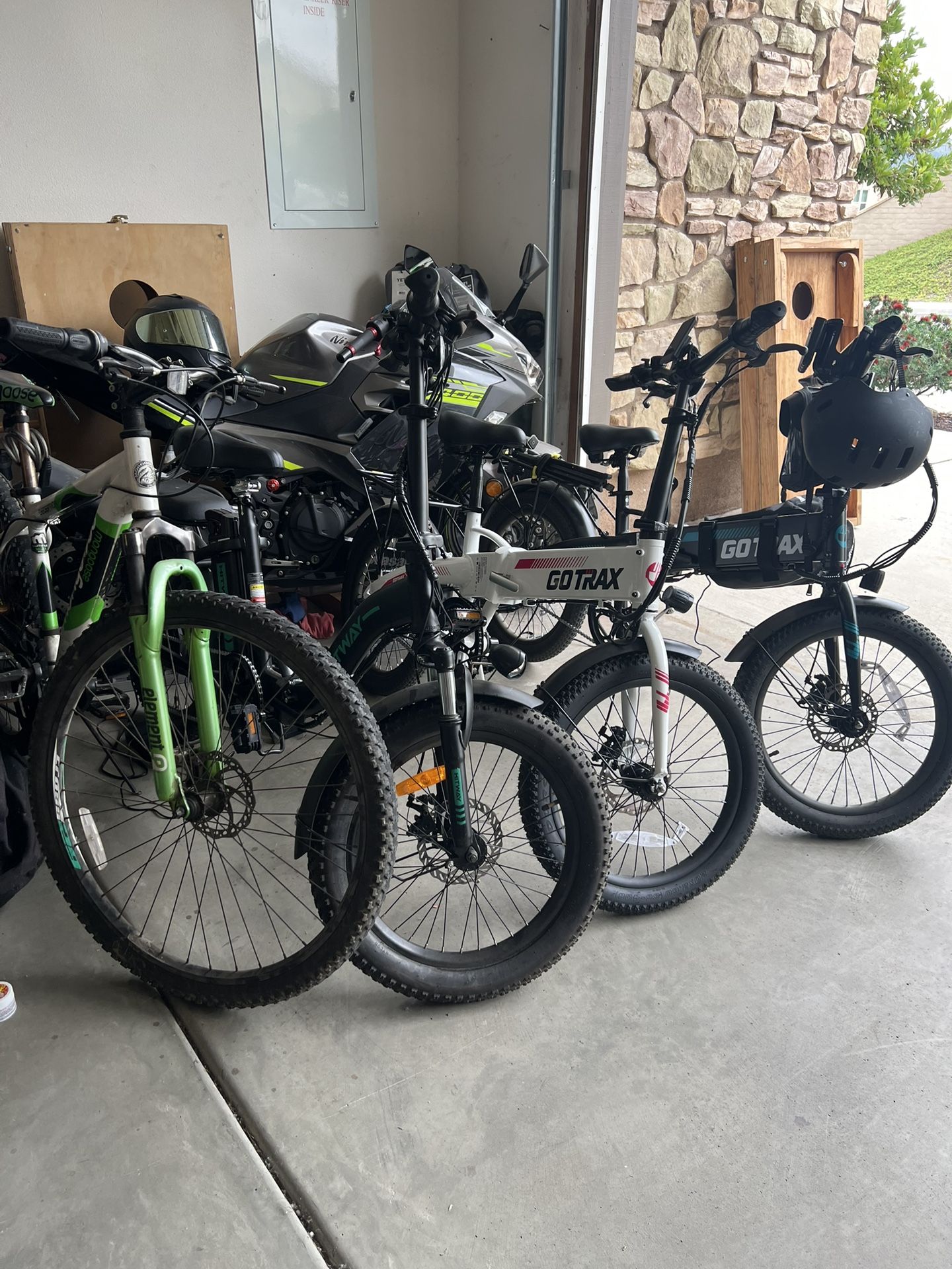 E BIKES 