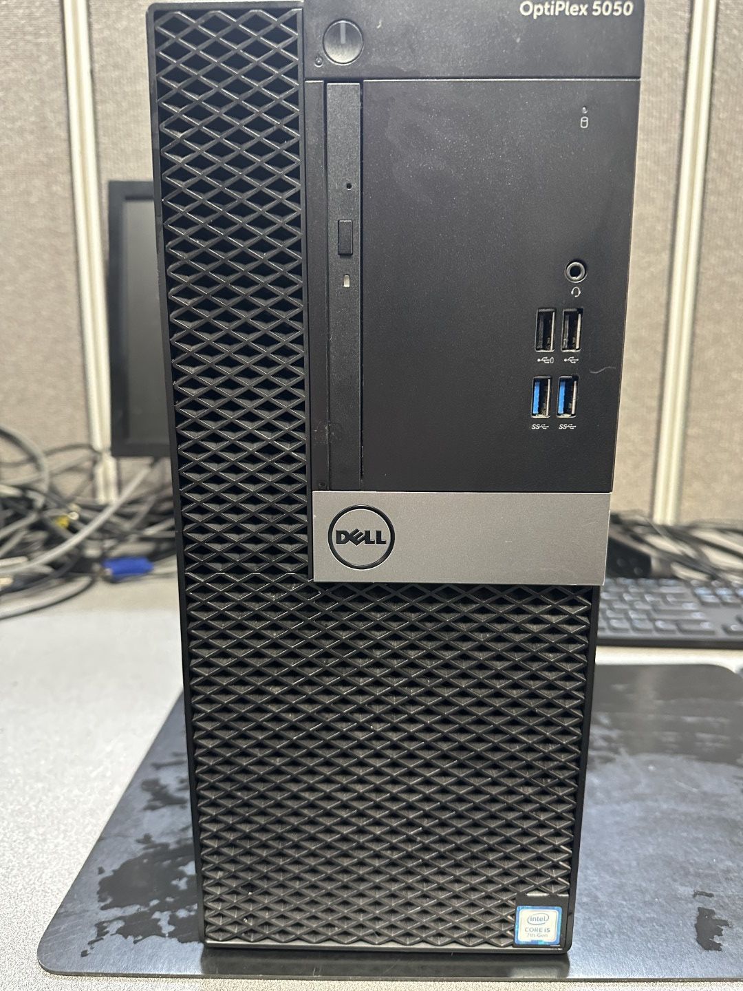 ***Dell desktop computer fast with AMD Radeon video card and brand new Planar 24 inch monitor***