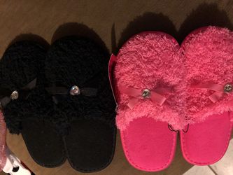 Brand new never use little girls slippers size 11 to 12