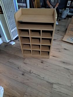 Shoe cabinet