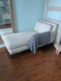 Free chaise lounge/scratching post
