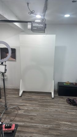 Rolling Privacy Partition / Room Clinic