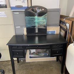Vanity / Makeup Dresser / Furniture 