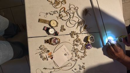 Mixed Jewelry and Watches Lot