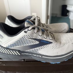 Brooks Adrenaline GT22 Lightly Used 70$ 9.5