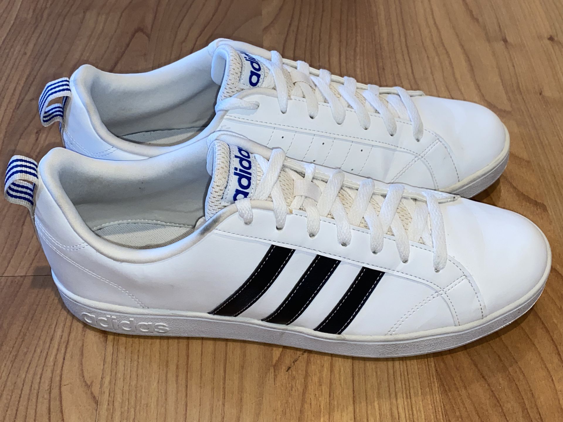 Adidas Men’s Classic White Shoes Sneakers Black Stripes Size 12