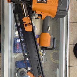Pneumatic 30 to 34-Degree 3-1/2 in.Clipped Head Framing Nailer R350CHD Open Box