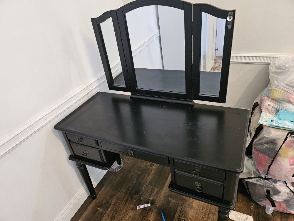 Benzara 43-in Black Makeup Vanity
