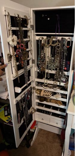 Mirrored jewelry cabinet organizer/storage