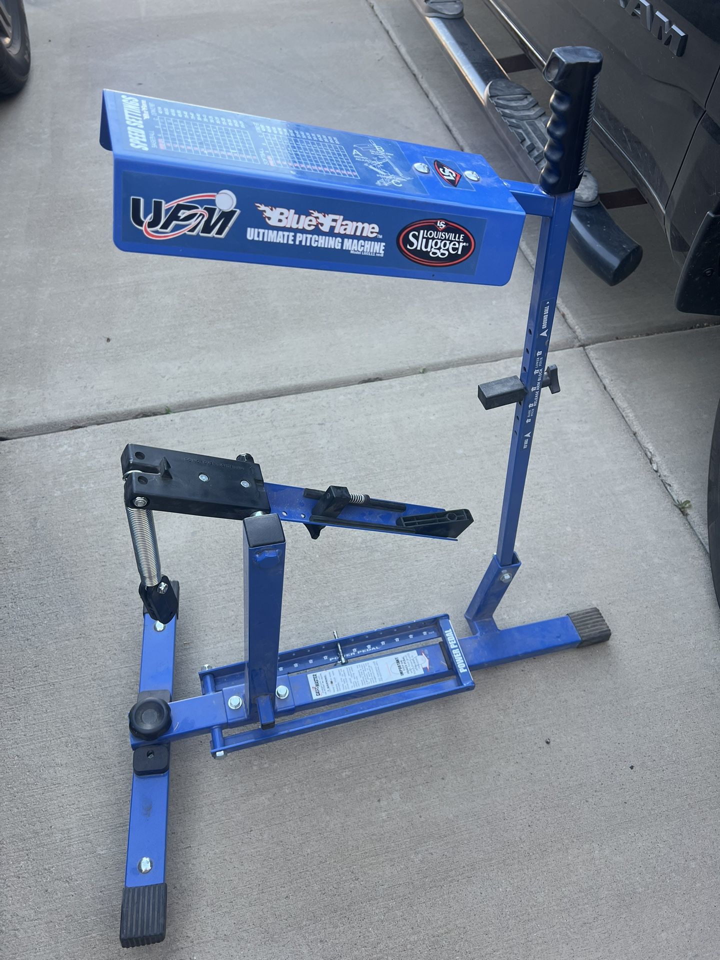 Louisville slugger Pitching Machine