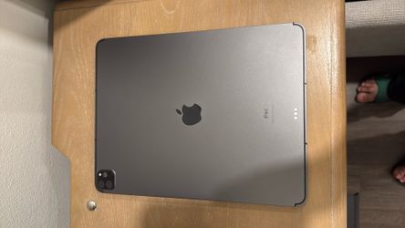 iPad Pro 12.9” 5th Gen