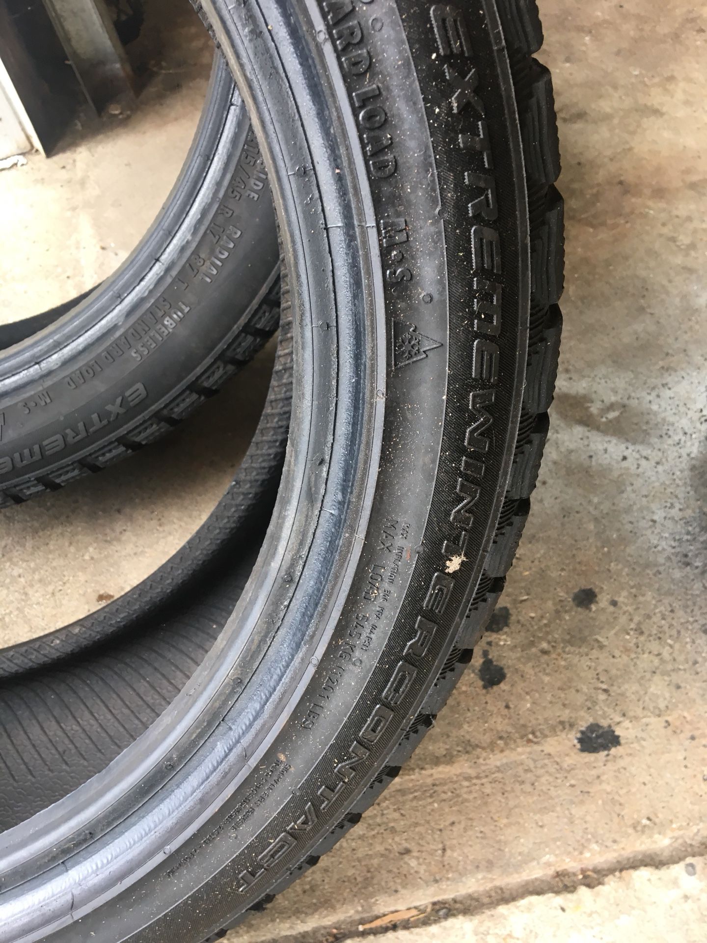 215/45r17 continental extremewintercontact SNOW tires