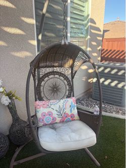 Outdoor hanging chair