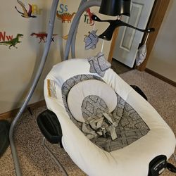Baby Swing/bouncer
