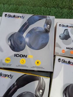 LOT'S OF HEADPHONES!