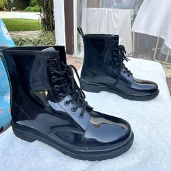 Michael Kors Size 9 black rubber hightop boots lace ups