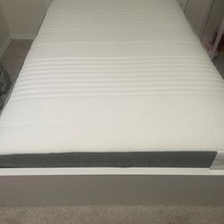 Full Size Hybrid Plush Mattress, 11" Depth Dark Gray, Barely Used 