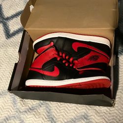 Nike Air Jordan 1 Mid Size 10.5