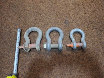 (1) Medium sized clevis your choice