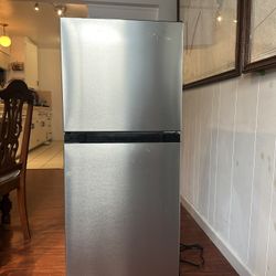 Small Refrigerator - Like New!