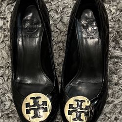 Tory Burch Patent Leather Quilted wedge shoes, Size 5.5 Women’s, Gold Emblem