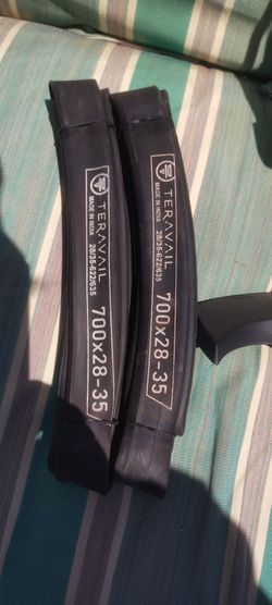 Schwinn floor air pump +( 2) Teravail 700c new innertubes