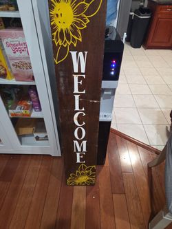 Wooden Welcome Sign with Sunflower Design