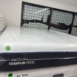 QUEEN SIZE TEMPURPEDIC LUXEADAPT (SOFT) MATTRESS & BOX SPRING BED SET