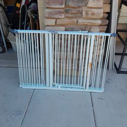 Regalo White Metal Security Gate Fences Child Pet Dog Baby $25 each Pressure Mount