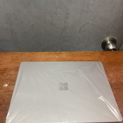 Microsoft - Surface Laptop 4 - 13.5” Touch-Screen – AMD Ryzen 5 Surface Edition – 8GB Memory - 256GB Solid State Drive - Platinum