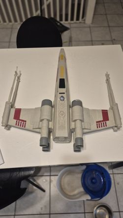 Hasbro Star Wars Giant X-wing Fighter Ship w/ R2d2 Toy