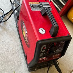 Lincoln Electrice Weld Pak 3200HD With  Helmet