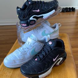 NIKE AIRMAX / NIKE COURTS size 3Y