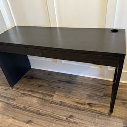 Black Desk 