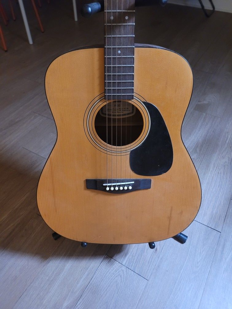 Yamaha Acoustic Guitar