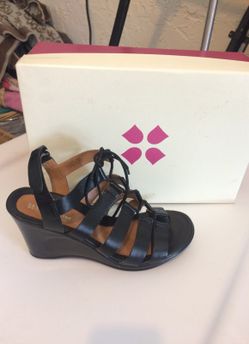 Brand new Naturalizer summer wedge. Size 7