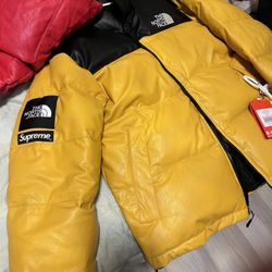 North face  Supreme 