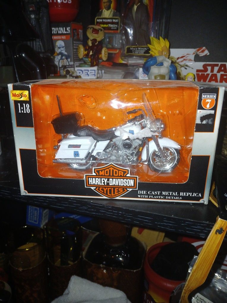 Brand New Harley Davidson Die Cast Metal Collectible Model Motorcycle 
