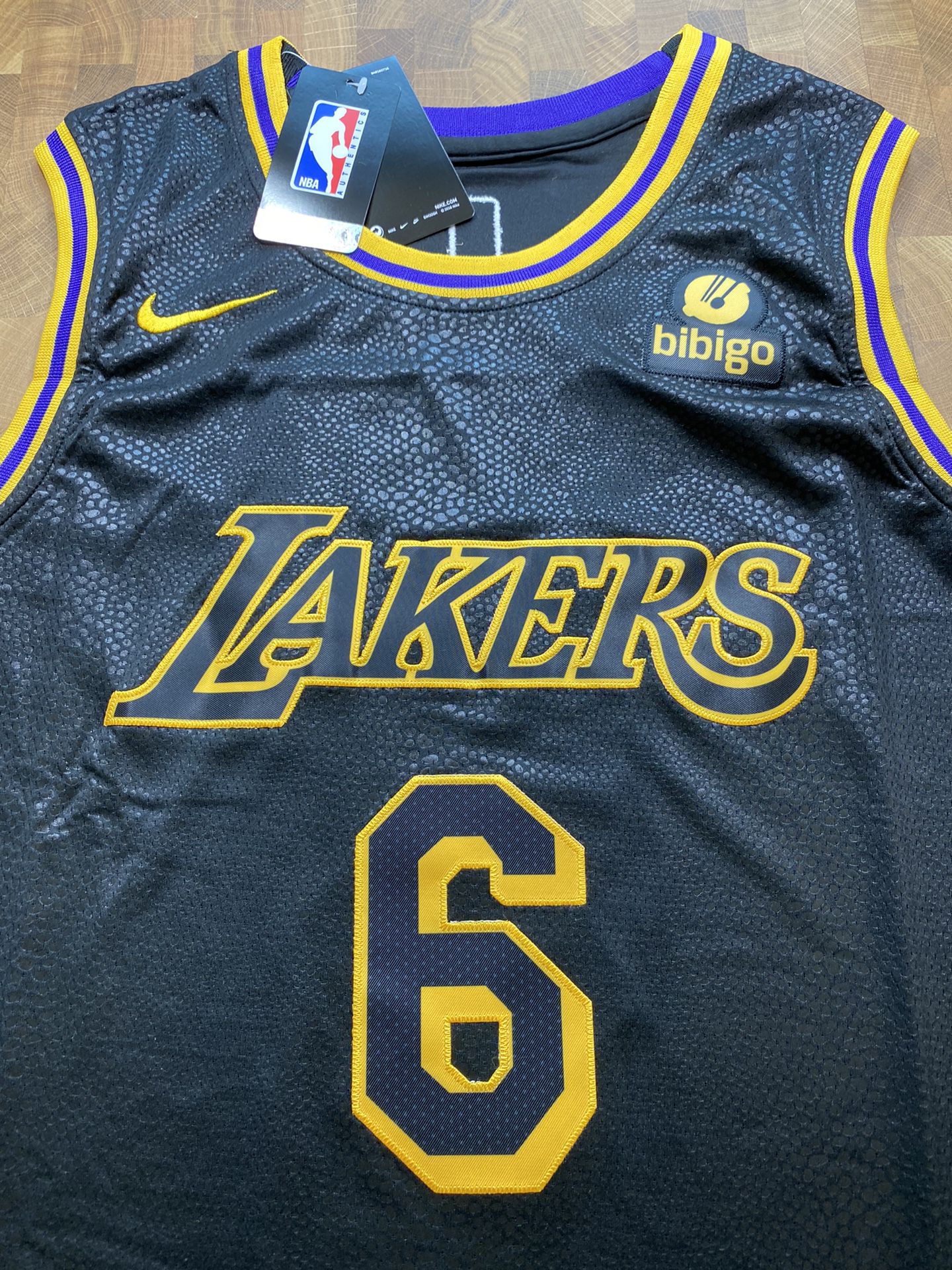 Champion Lakers Jersey Size Youth M 10/12 for Sale in Corona, CA - OfferUp