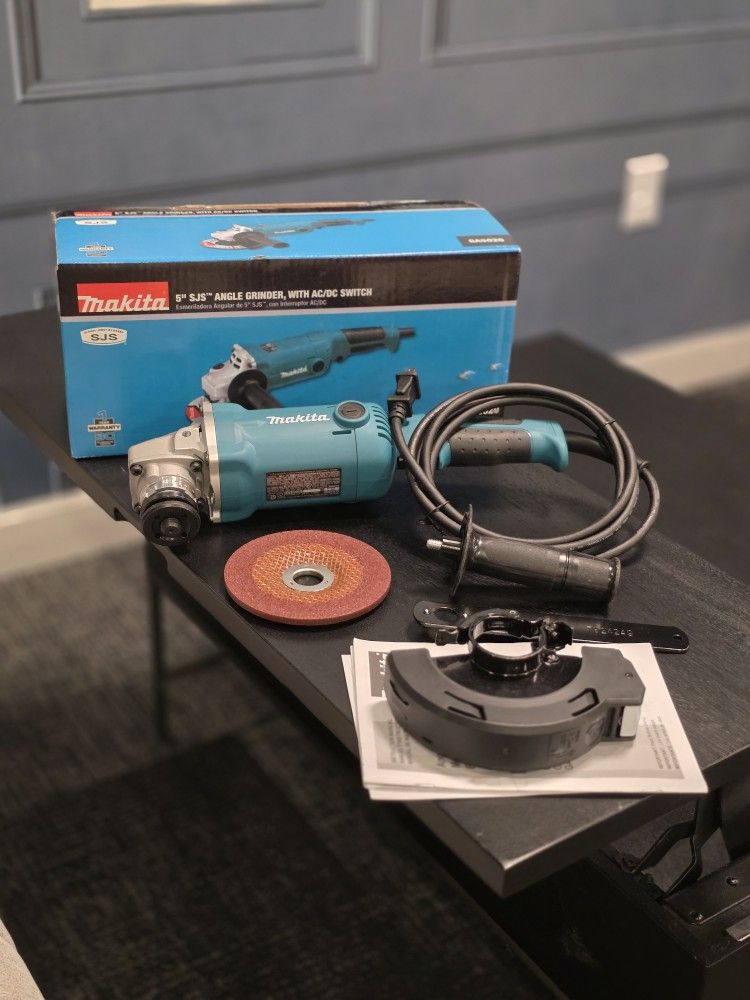 Makita 10.5 Amp 5 in. SJS Angle Grinder Brand NEW 