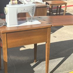 Singer Sewing Machine 