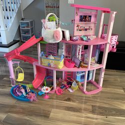 Barbie Doll House Great Condition Located In Kendall 