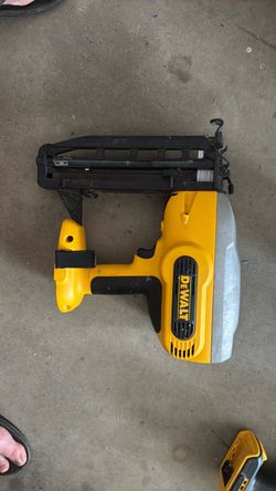 18-Volt XRP NiCd Cordless 16-Gauge 20 Degree Angled Nailer with Battery 2.4Ah, 1-Hour Charger and Case