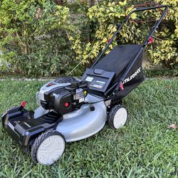 LIKE NEW   SELF PROPELLED 22 INCH WITHD CUT MURRAY LAWNMOWER . PERFECTLY  WORKING CONDITION POWERED BY SUPER AMERICAN ENGINE BRIGGS AND STRATTON 140cc