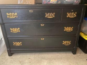 Solid oak chest of drawers ( 1940 to 1950’s)