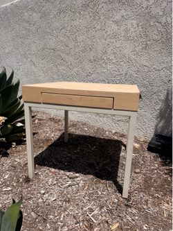 Commercial grade display table