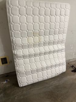 QUEEN SIZE MATTRESS